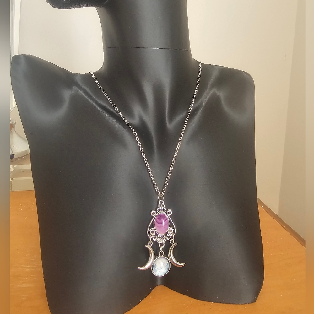 Chic Silver and Purple Necklace
